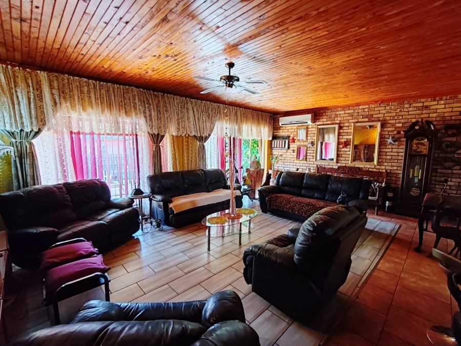 4 Bedroom Property for Sale in Dassie Rand North West